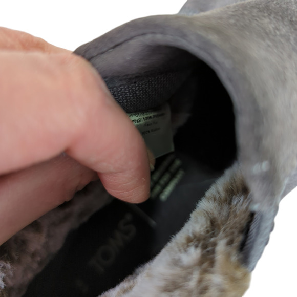 TOMS Bryce Grey Suede Slip On Faux Fur Lined Sneaker Women's Size 9 Low Top - Picture 9 of 9